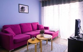 Two Bedroom Stylish Studio, 5 Minutes Walk From The Beach